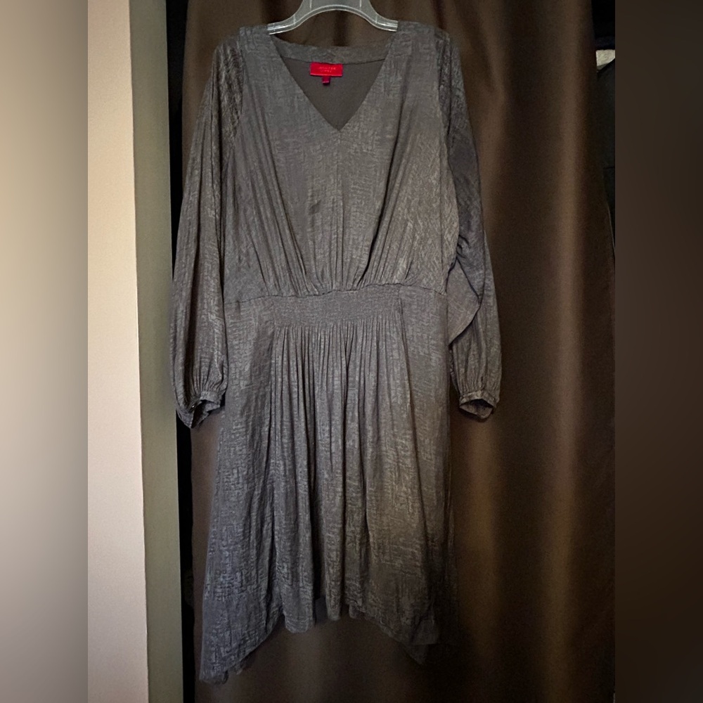 Jennifer Lopez 1x stone colored , patterned, long sleeve dresss